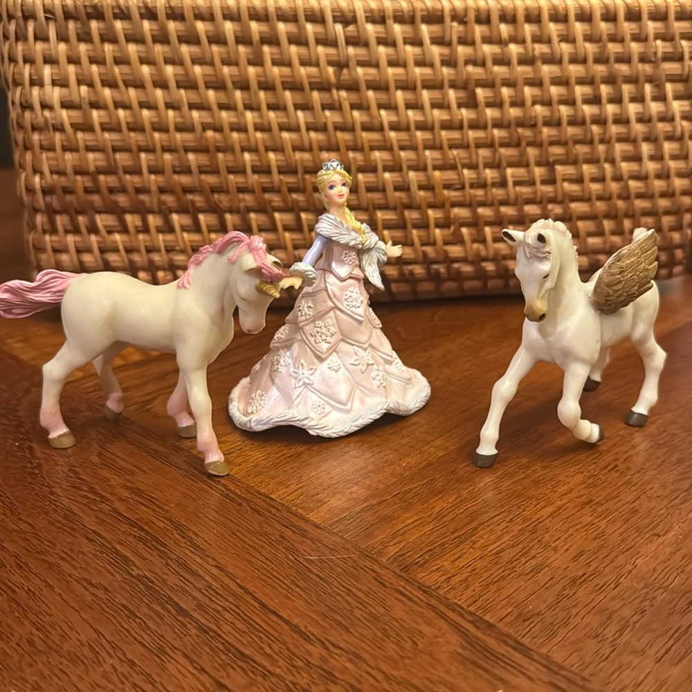 Schleich figurines - princess, Pegasus and unicorn